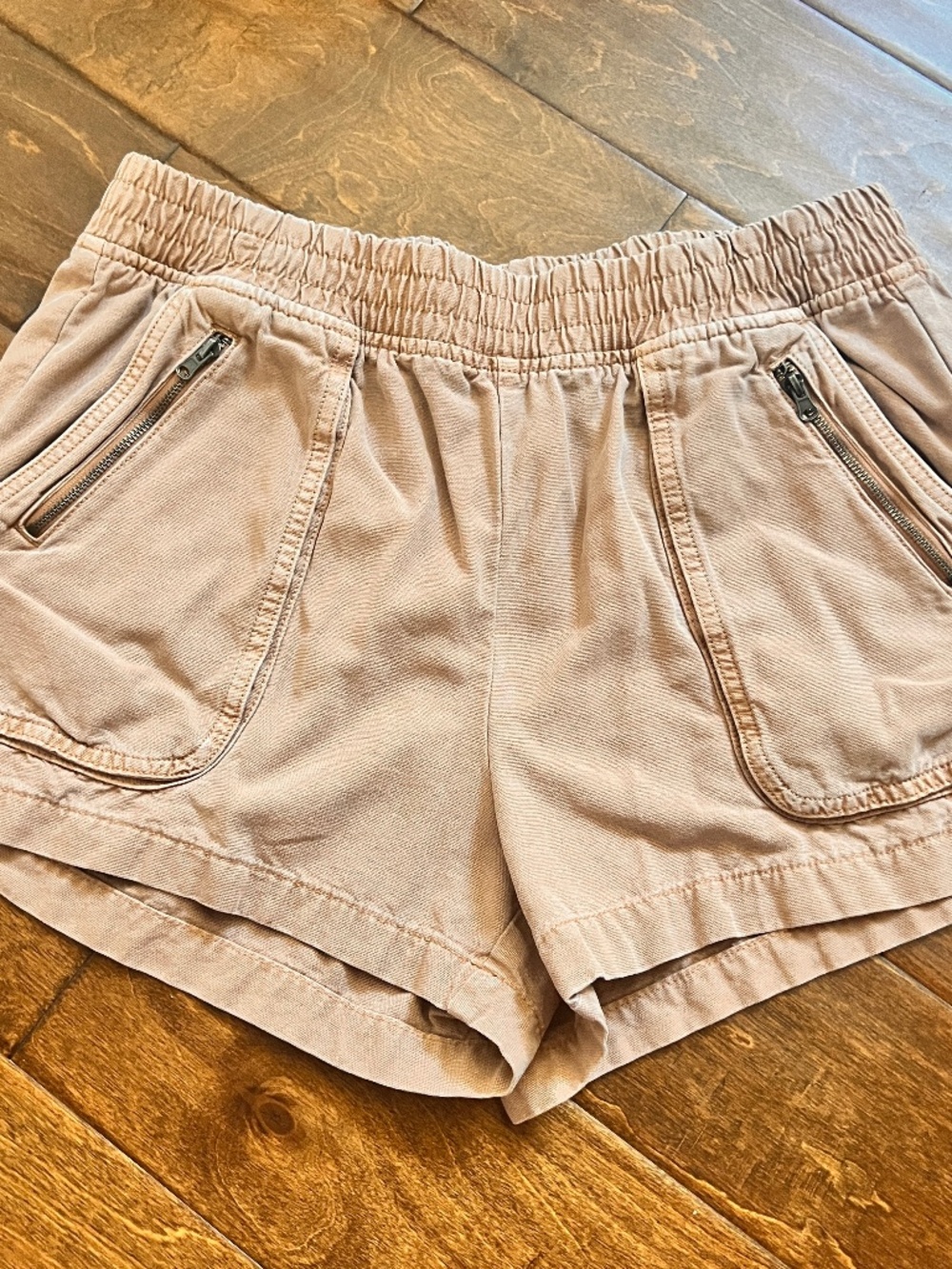 aerie women’s cargo shorts brown large